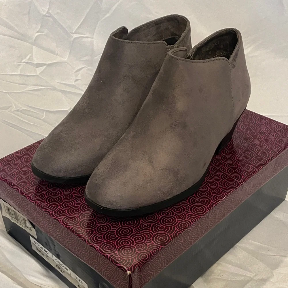 Charming‎ Gray Ankle Booties